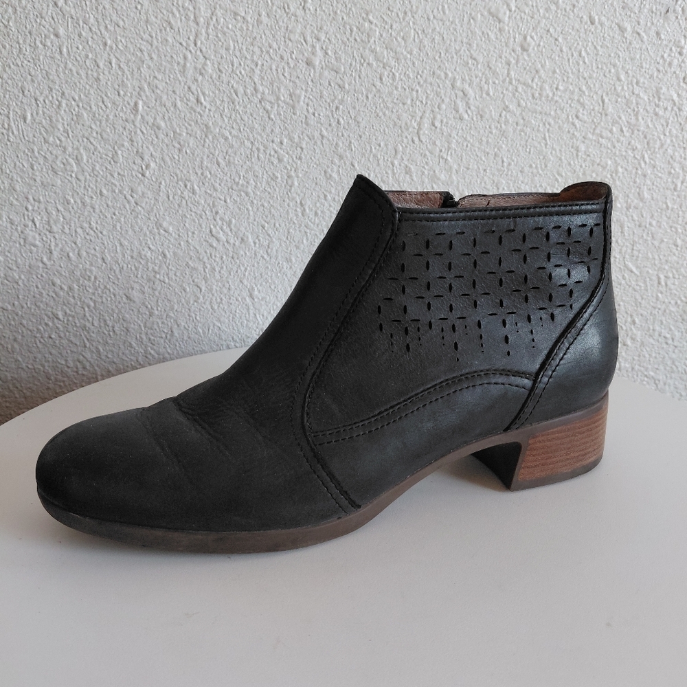 Dansko Liberty Womens Charcoal Nubuck Ankle Zipper Boots